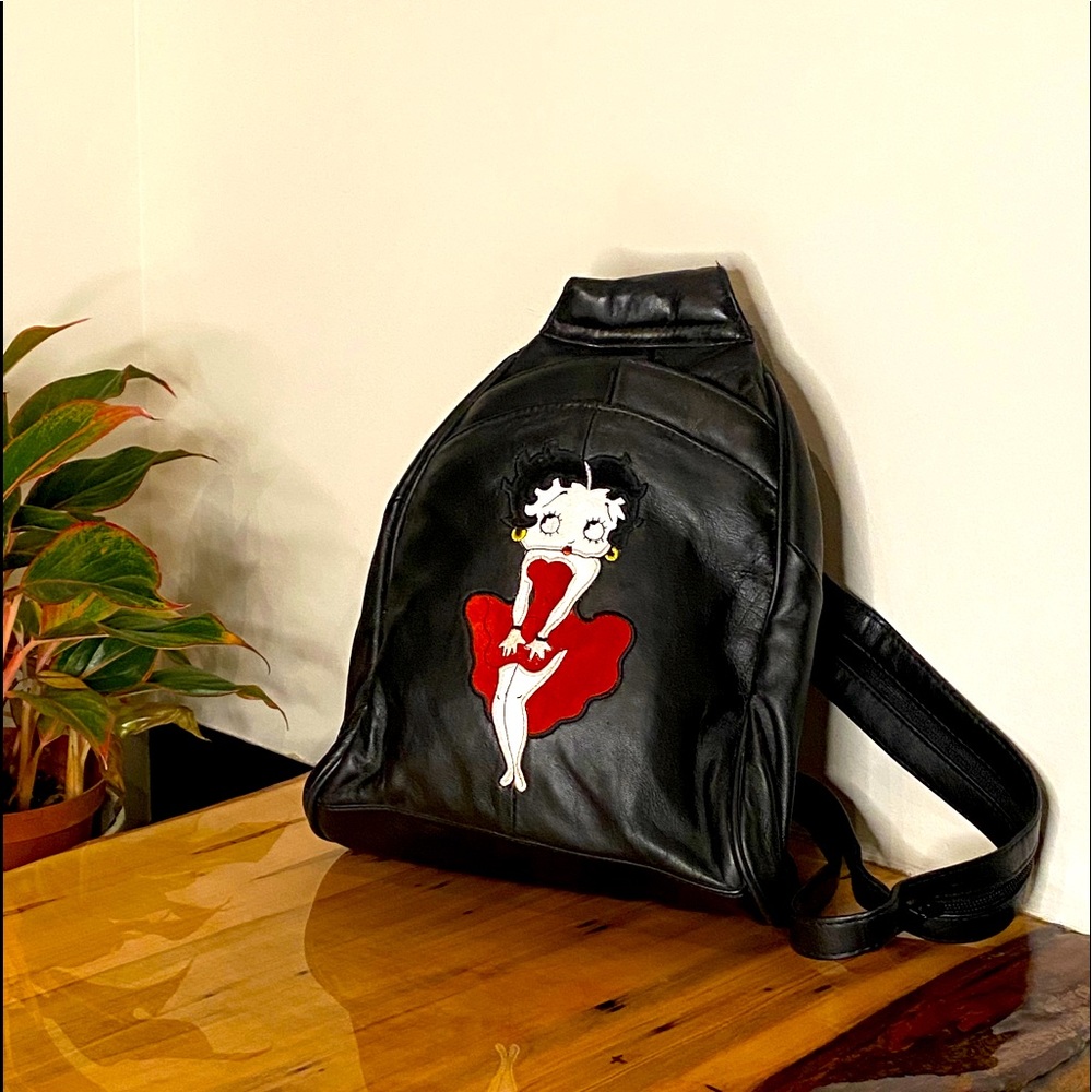 VINTAGE 90’s LEATHER BETTY BOOP BAG🧯❤️🥵